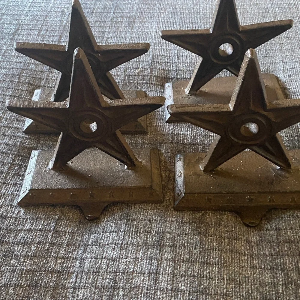 Rustic Star Shaped Metal Decor. Cast Iron Stocking Holder. Brown.